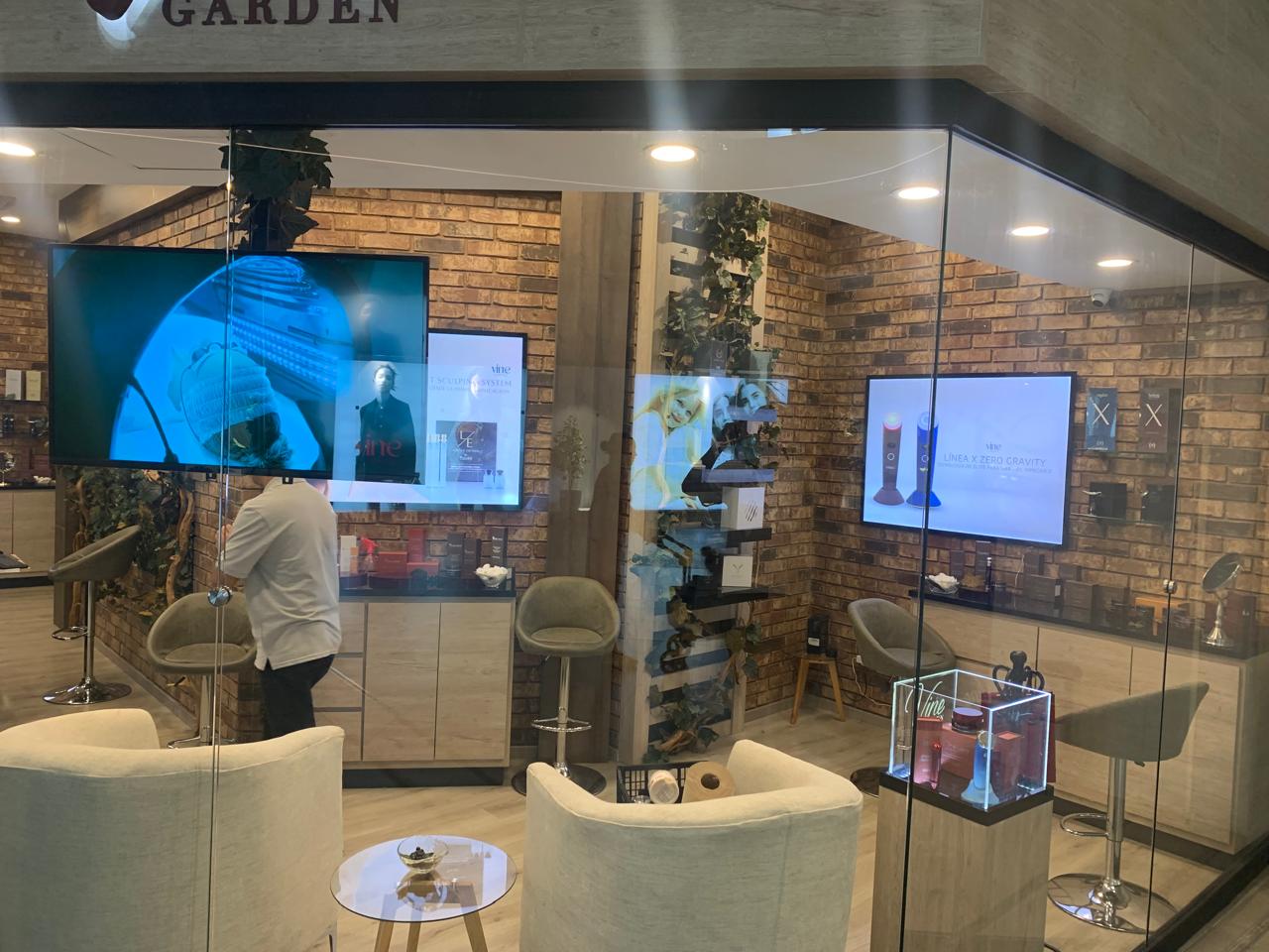 Espacio interior y display comercial realizado por DSX