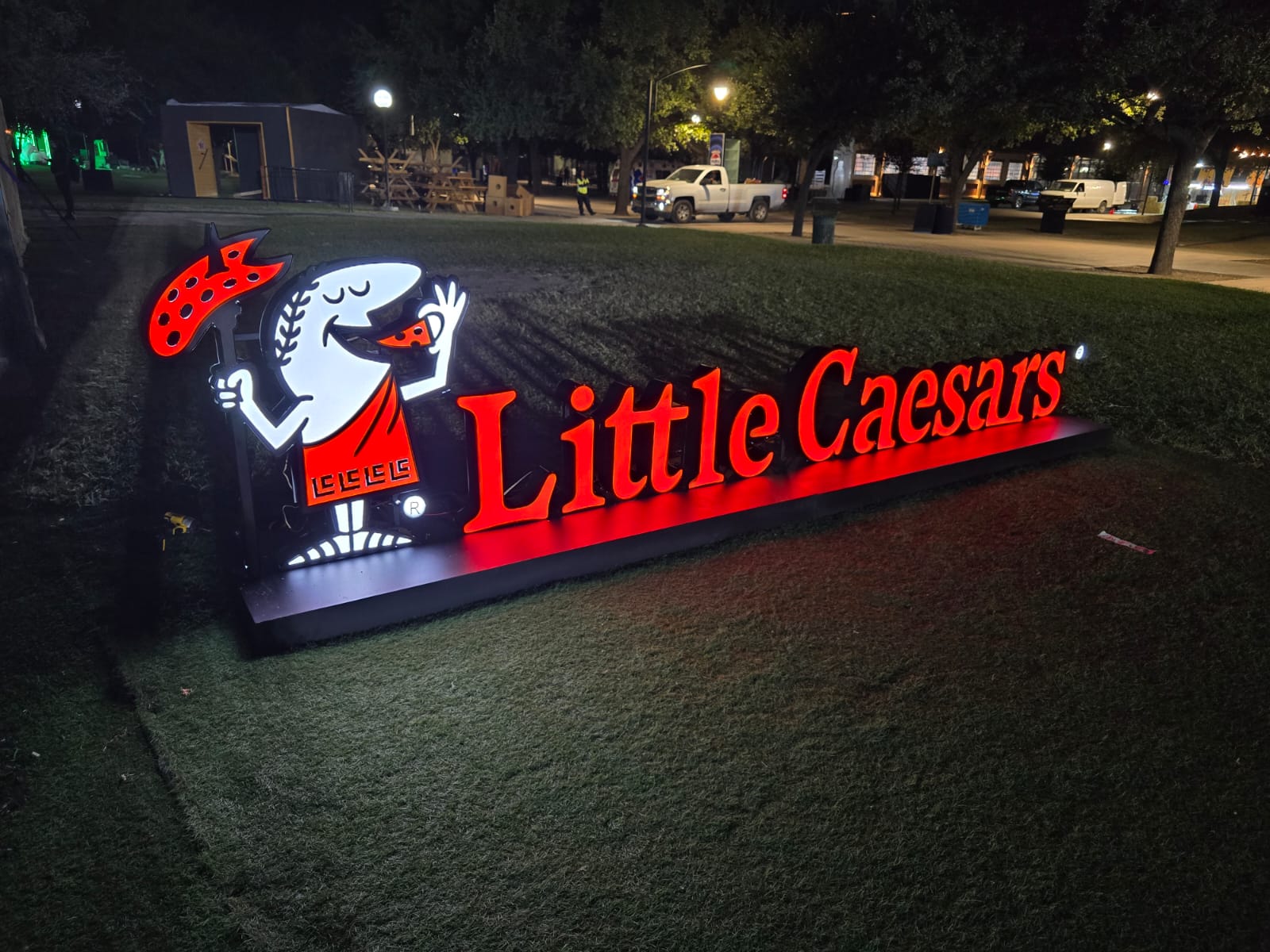Anuncio luminoso Little Caesars producido e instalado por DSX